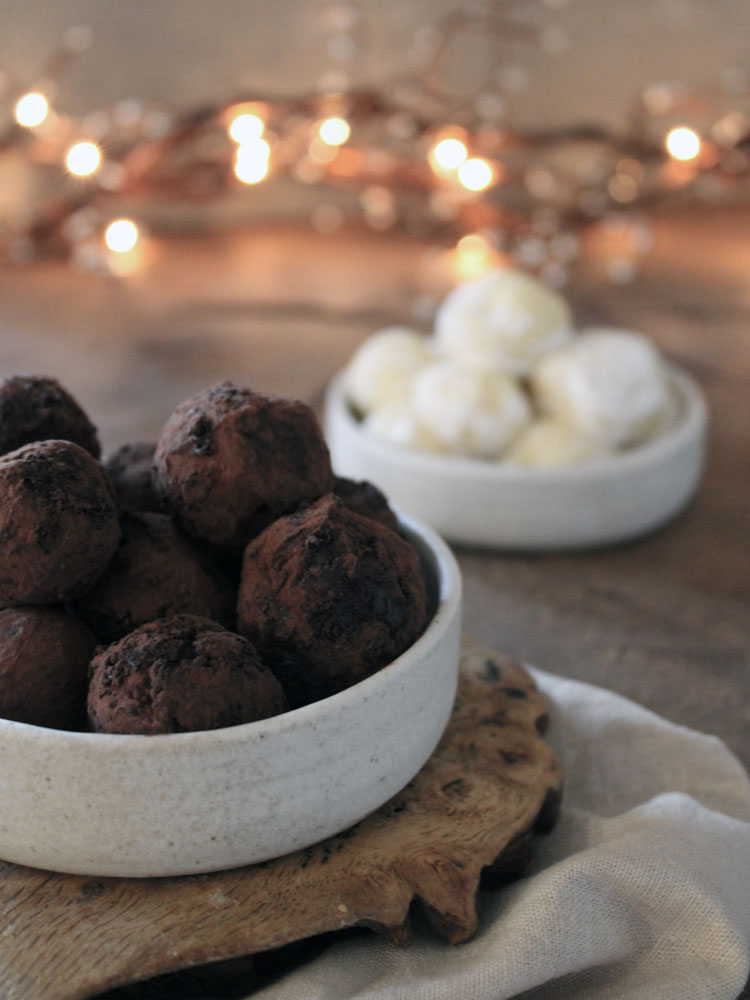 DARK & WHITE CHOCOLATE & GIN TRUFFLES