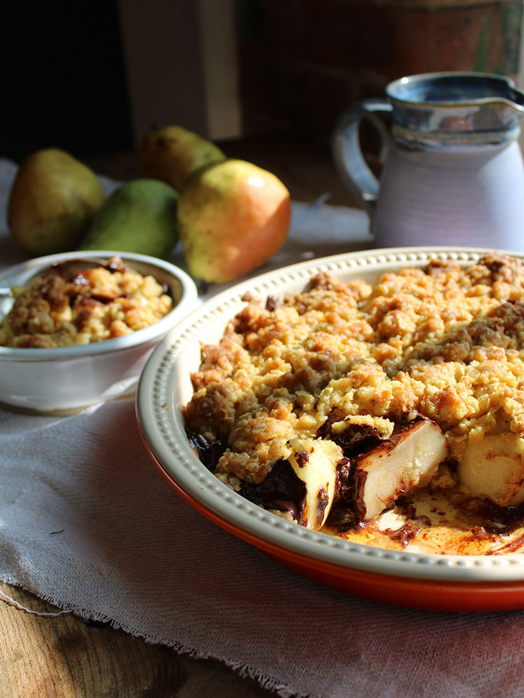 PEAR & DARK CHOCOLATE OATY CRUMBLE